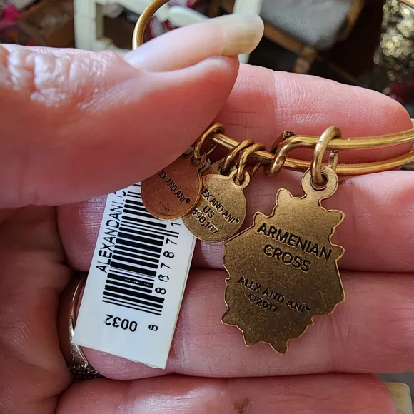 Alex and Ani gold tone Armenian cross bangle bracelet 2017 w original tag - Picture 3 of 3